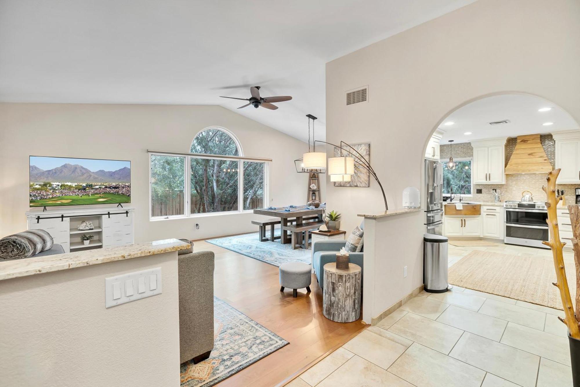 Sedona's Paradise Found, Saltwater Pool And Hot Tub, Private Oasis! Holiday home
